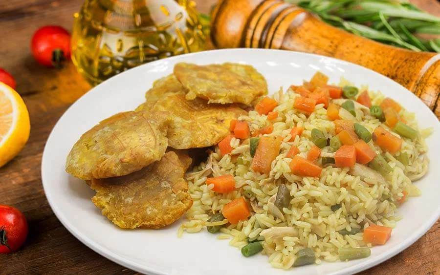  Yellow rice with carrot and fried plantain