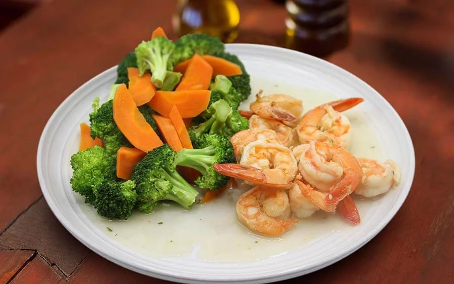 Broccoli with carrot and shrimp 