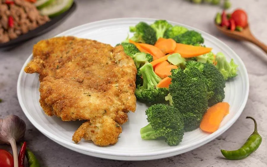 Broccoli with carrots and chop 