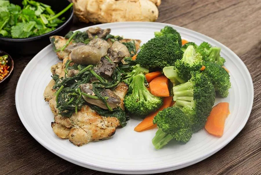 Broccoli with carrot, other vegetables and meat 
